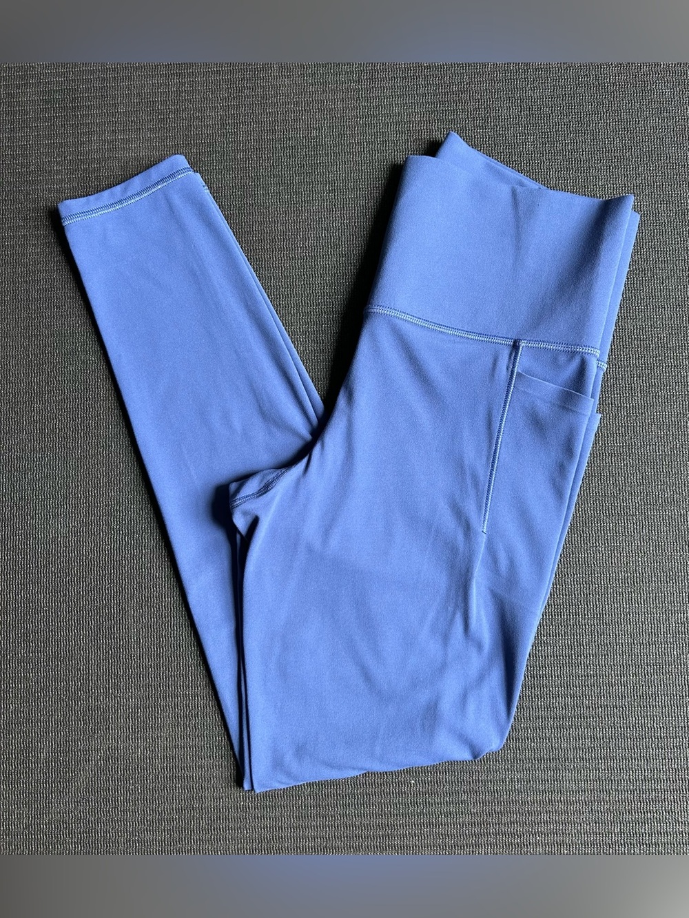 Athleta Salutation Stash Tight blue size small